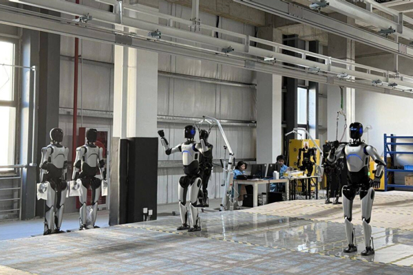 破浪2025：上汽利润、技术、出海三线狂飙，巨轮找到新航线