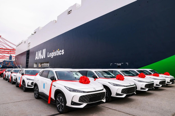 破浪2025：上汽利润、技术、出海三线狂飙，巨轮找到新航线