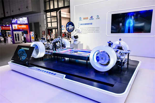 销量两位数增长！上汽2025：从容驭浪，科技向新