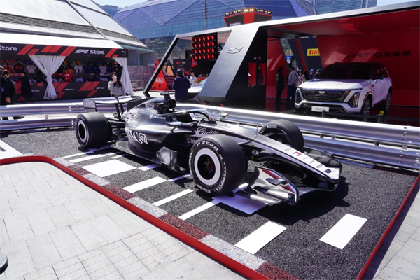 2026格子旗嘉年华燃动申城！凯迪拉克携手周冠宇共启速度盛宴